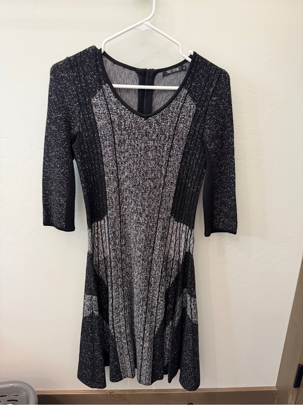 NIC+ZOE Black and Gray Textured V-Neck Midi Dress